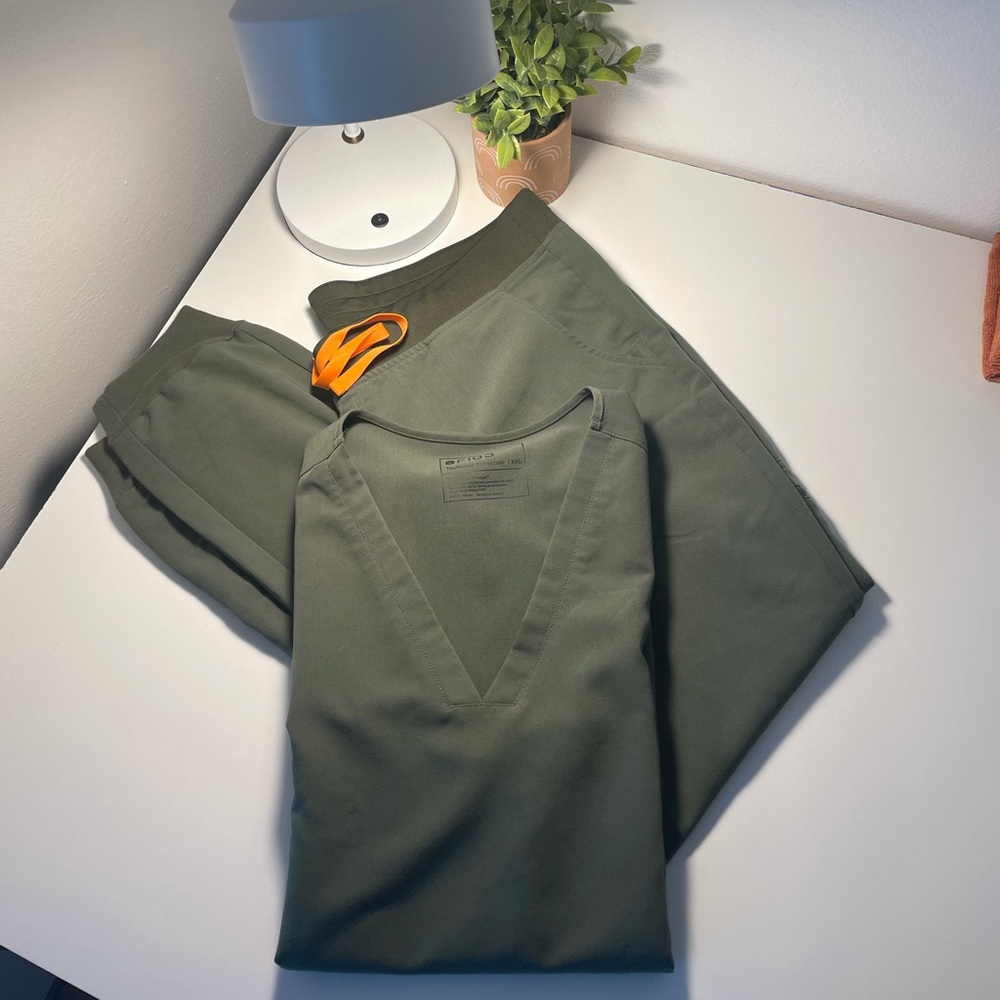 FIGS scrub set. Cosma top & Zamora Jogger.